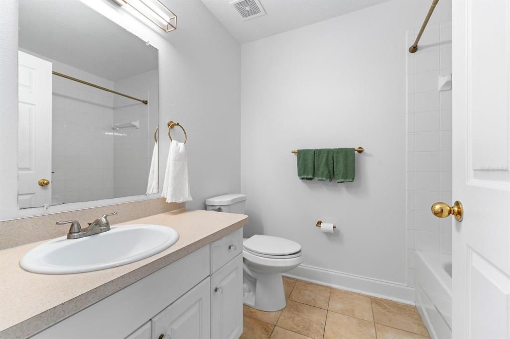 Active With Contract: $3,000 (3 beds, 2 baths, 1350 Square Feet)