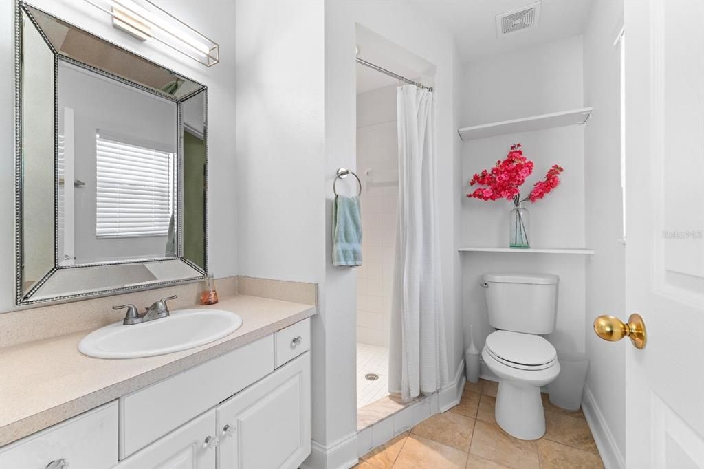 Active With Contract: $3,000 (3 beds, 2 baths, 1350 Square Feet)