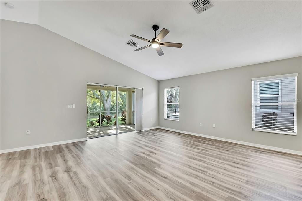 For Sale: $239,900 (2 beds, 2 baths, 1260 Square Feet)