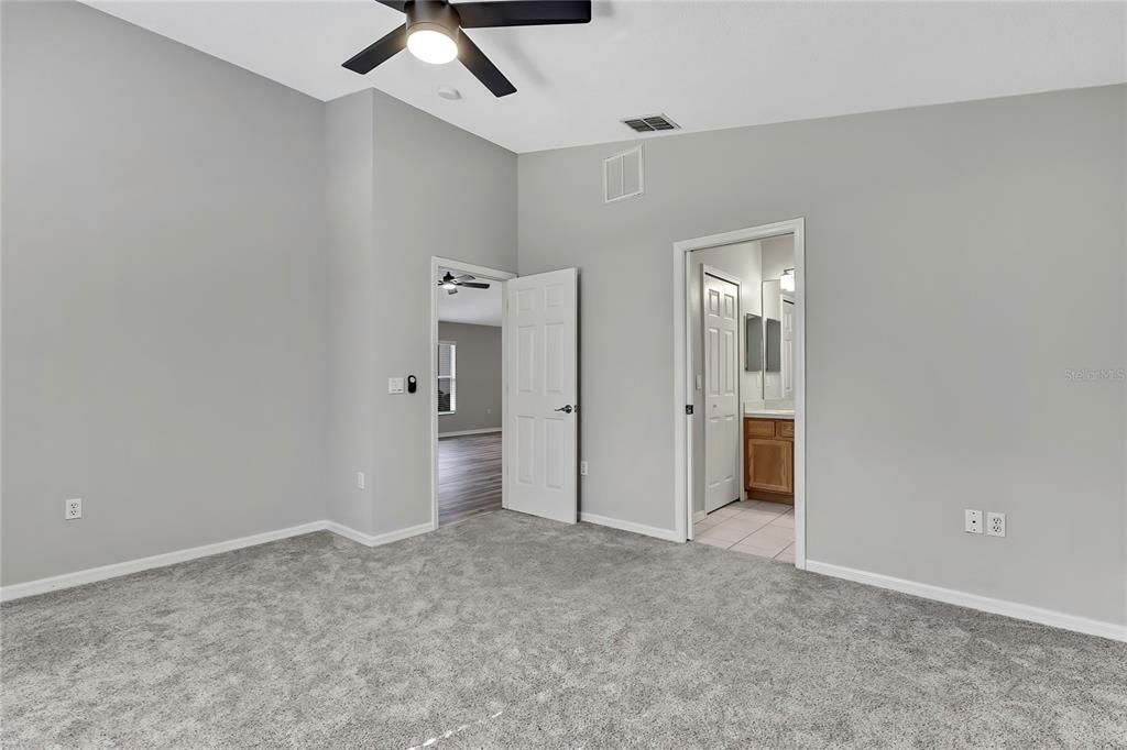 For Sale: $239,900 (2 beds, 2 baths, 1260 Square Feet)