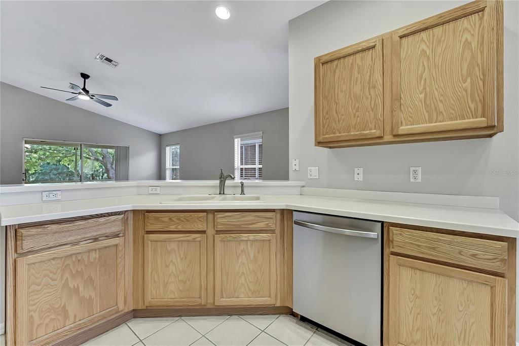 For Sale: $239,900 (2 beds, 2 baths, 1260 Square Feet)