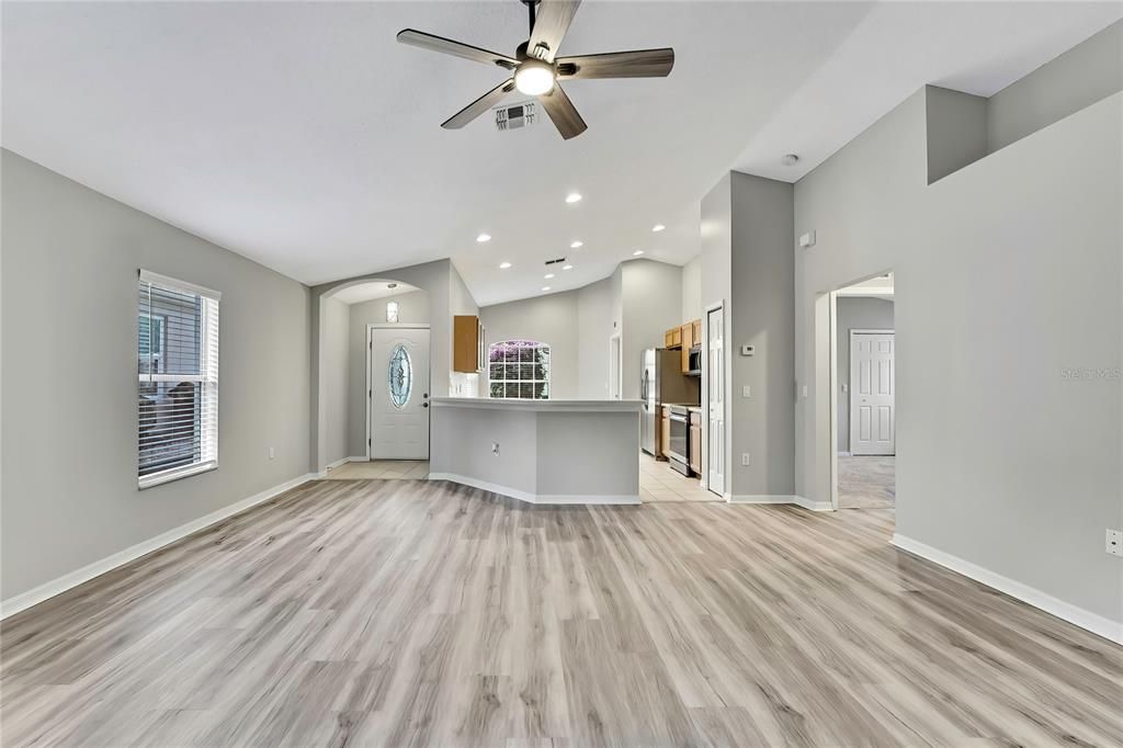 For Sale: $239,900 (2 beds, 2 baths, 1260 Square Feet)