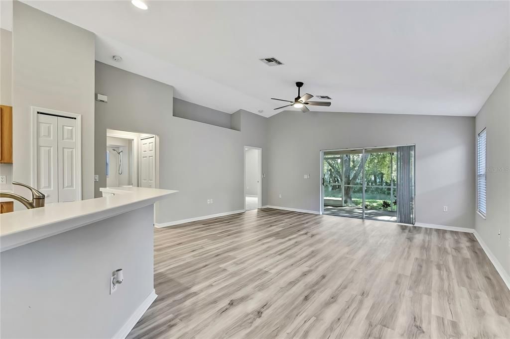 For Sale: $239,900 (2 beds, 2 baths, 1260 Square Feet)