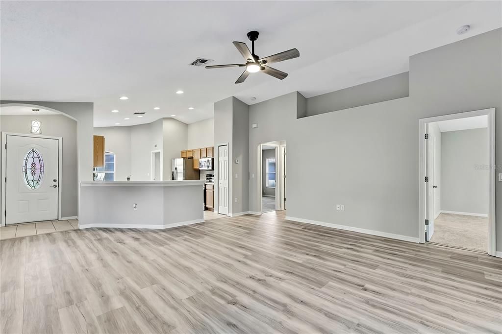 For Sale: $239,900 (2 beds, 2 baths, 1260 Square Feet)