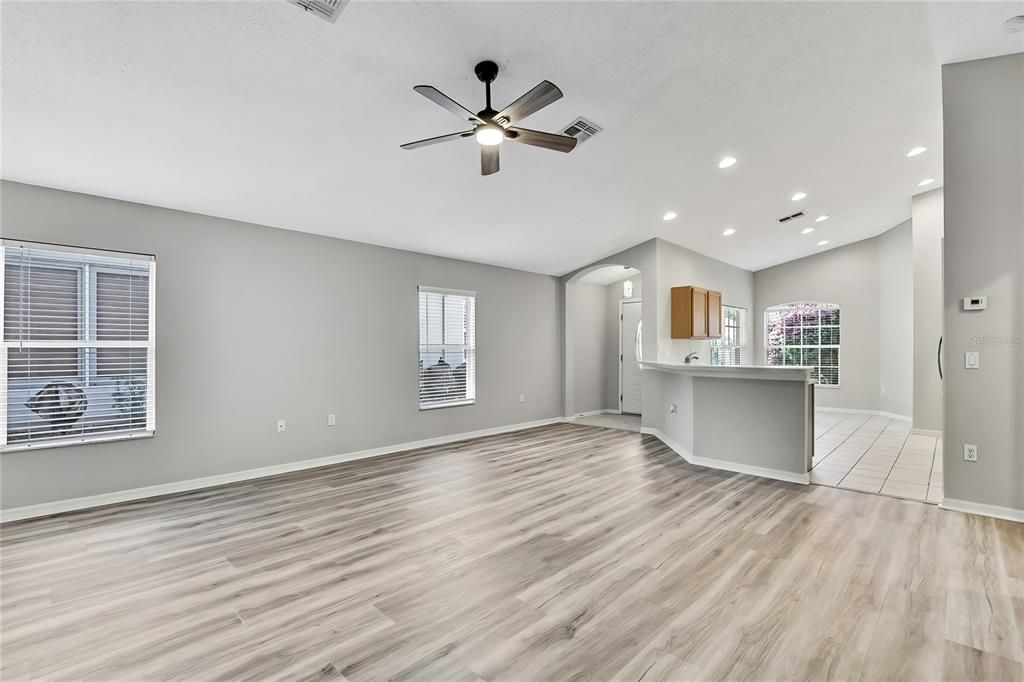 For Sale: $239,900 (2 beds, 2 baths, 1260 Square Feet)