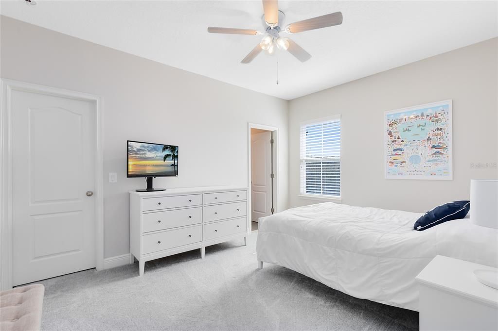 На продажу: $1,125,000 (5 спален, 4 ванн, 3300 Квадратных фут)