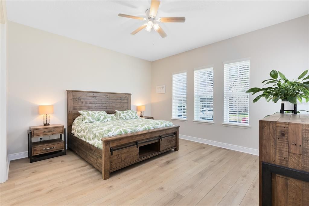 На продажу: $1,125,000 (5 спален, 4 ванн, 3300 Квадратных фут)