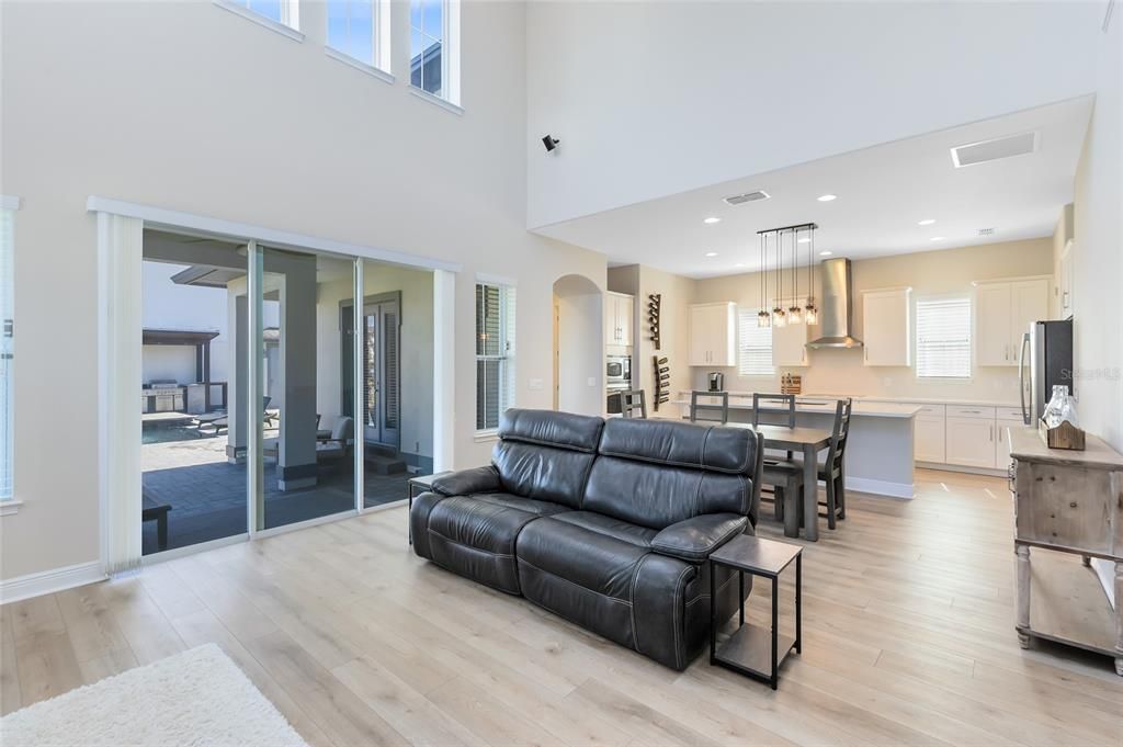 На продажу: $1,125,000 (5 спален, 4 ванн, 3300 Квадратных фут)