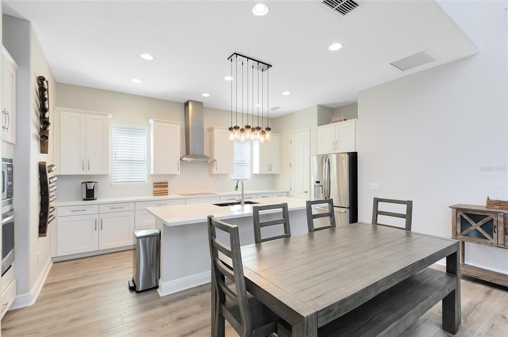 На продажу: $1,125,000 (5 спален, 4 ванн, 3300 Квадратных фут)