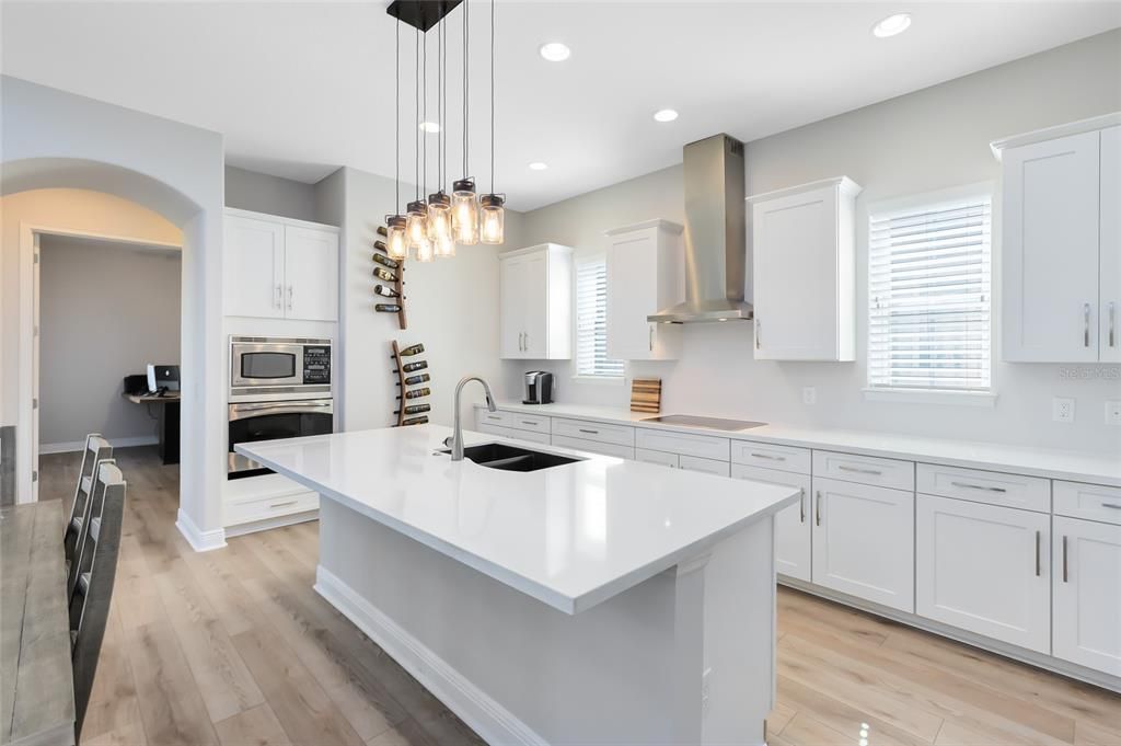 На продажу: $1,125,000 (5 спален, 4 ванн, 3300 Квадратных фут)