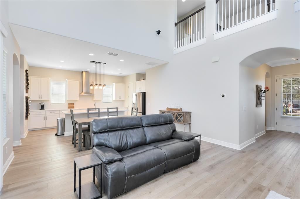 На продажу: $1,125,000 (5 спален, 4 ванн, 3300 Квадратных фут)