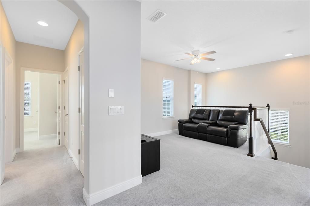 На продажу: $1,125,000 (5 спален, 4 ванн, 3300 Квадратных фут)