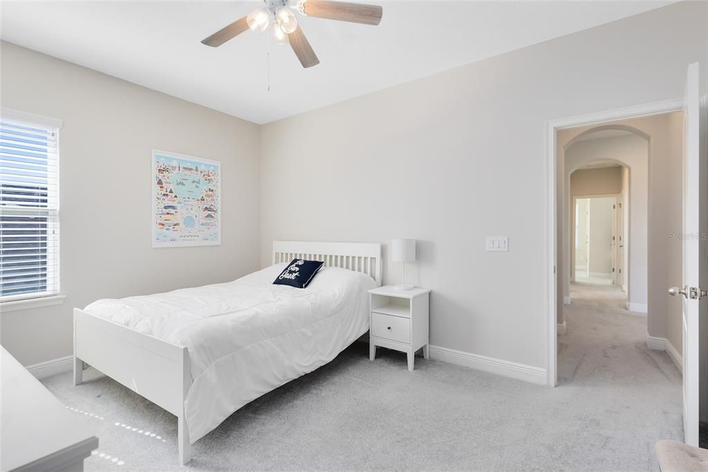 На продажу: $1,125,000 (5 спален, 4 ванн, 3300 Квадратных фут)