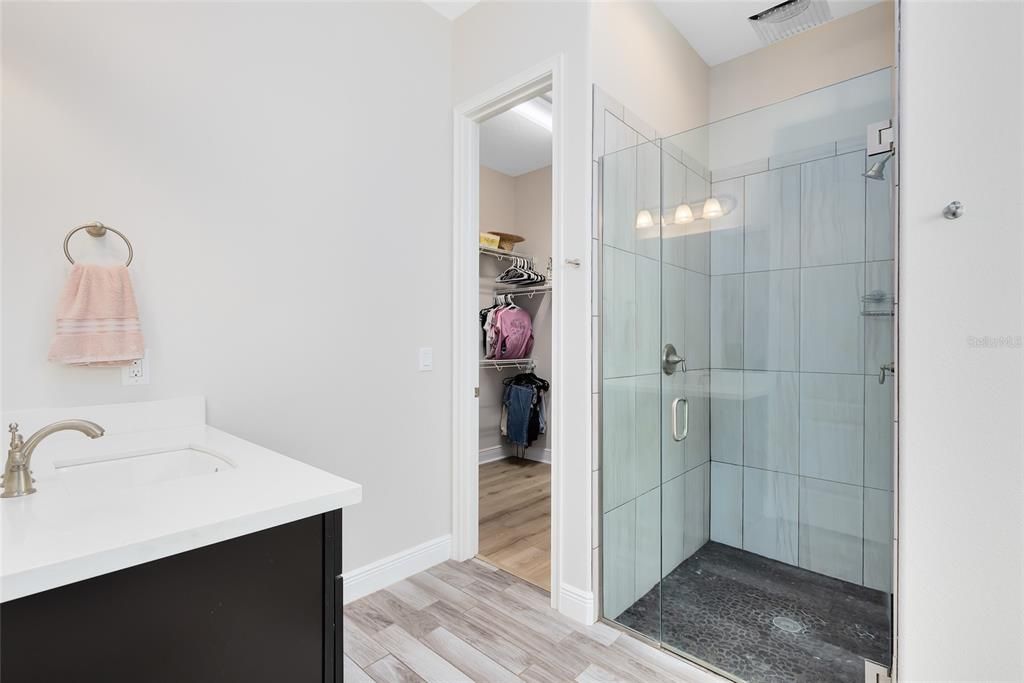 На продажу: $1,125,000 (5 спален, 4 ванн, 3300 Квадратных фут)