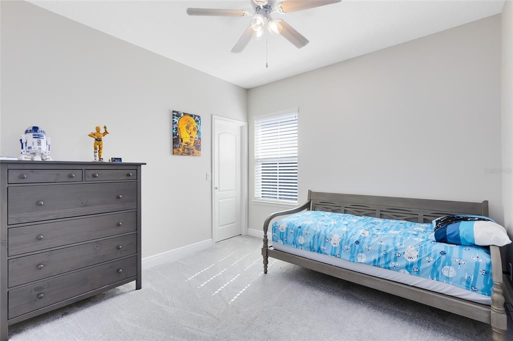 На продажу: $1,125,000 (5 спален, 4 ванн, 3300 Квадратных фут)