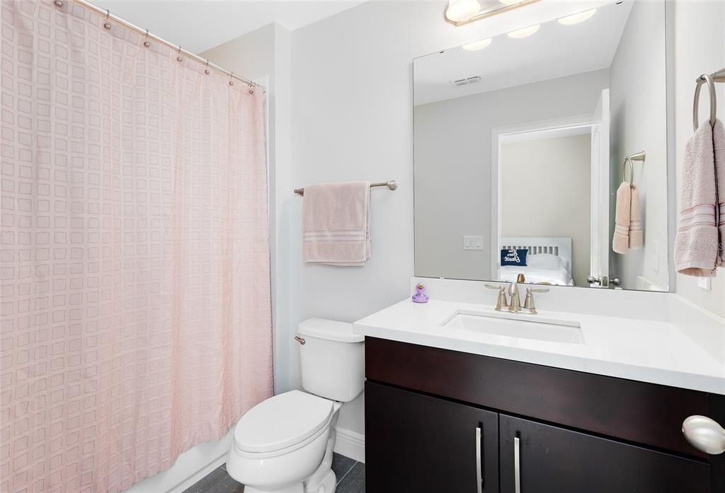 На продажу: $1,125,000 (5 спален, 4 ванн, 3300 Квадратных фут)