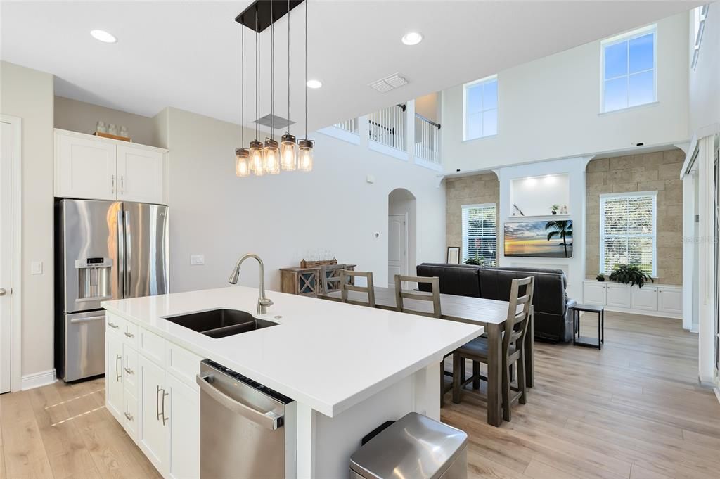 На продажу: $1,125,000 (5 спален, 4 ванн, 3300 Квадратных фут)