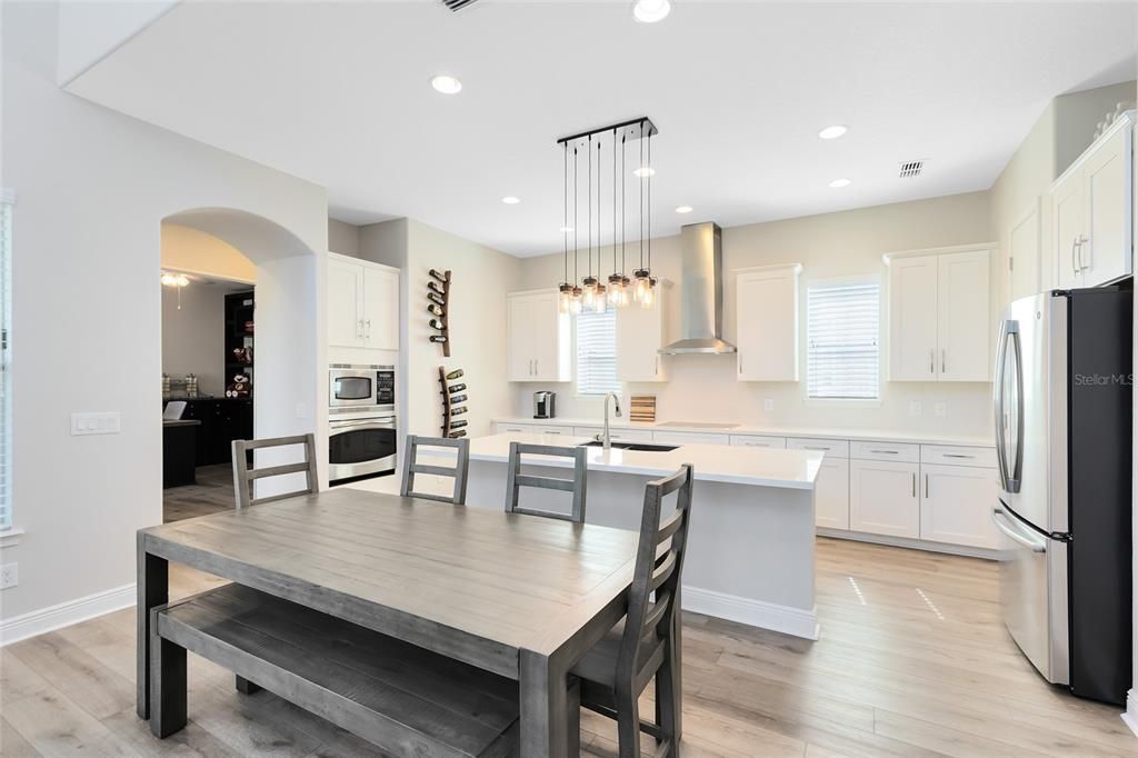 На продажу: $1,125,000 (5 спален, 4 ванн, 3300 Квадратных фут)