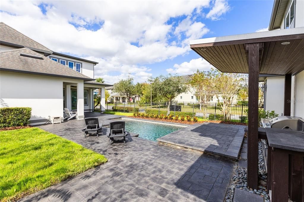 На продажу: $1,125,000 (5 спален, 4 ванн, 3300 Квадратных фут)