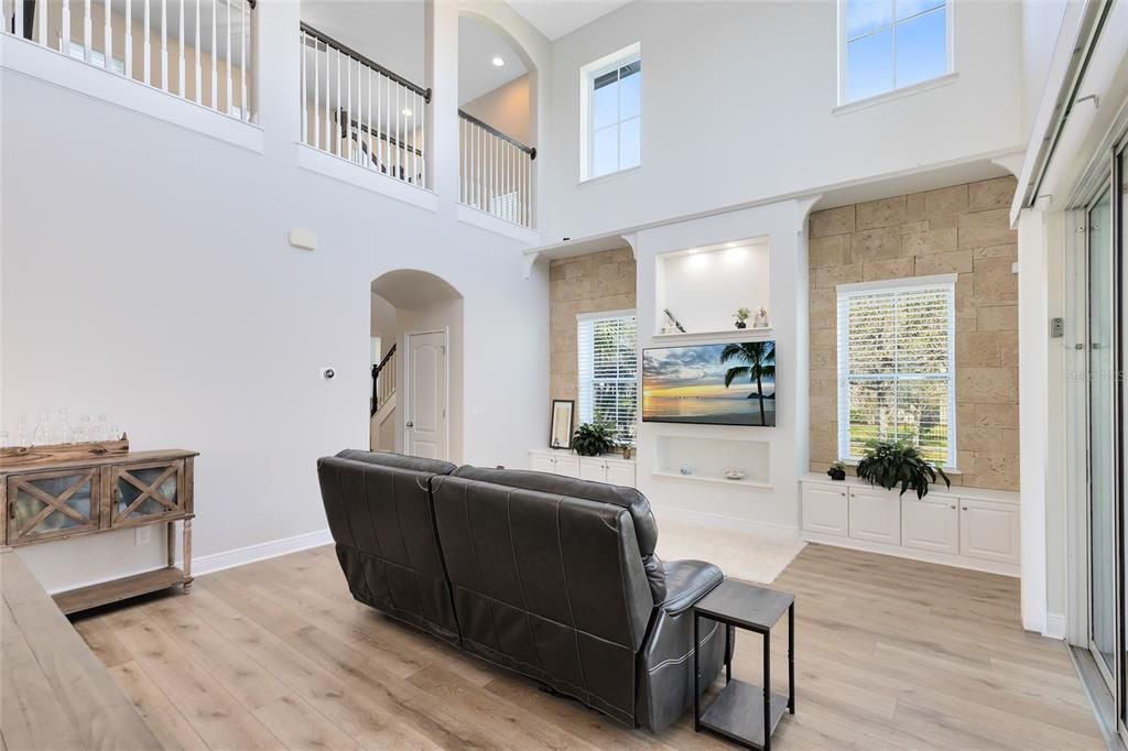 На продажу: $1,125,000 (5 спален, 4 ванн, 3300 Квадратных фут)