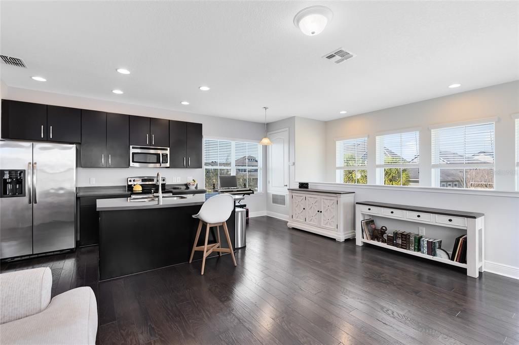 На продажу: $1,125,000 (5 спален, 4 ванн, 3300 Квадратных фут)