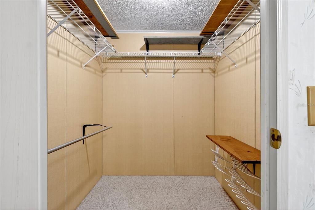 For Sale: $179,900 (3 beds, 2 baths, 1404 Square Feet)