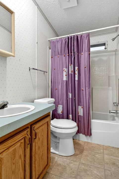 For Sale: $179,900 (3 beds, 2 baths, 1404 Square Feet)