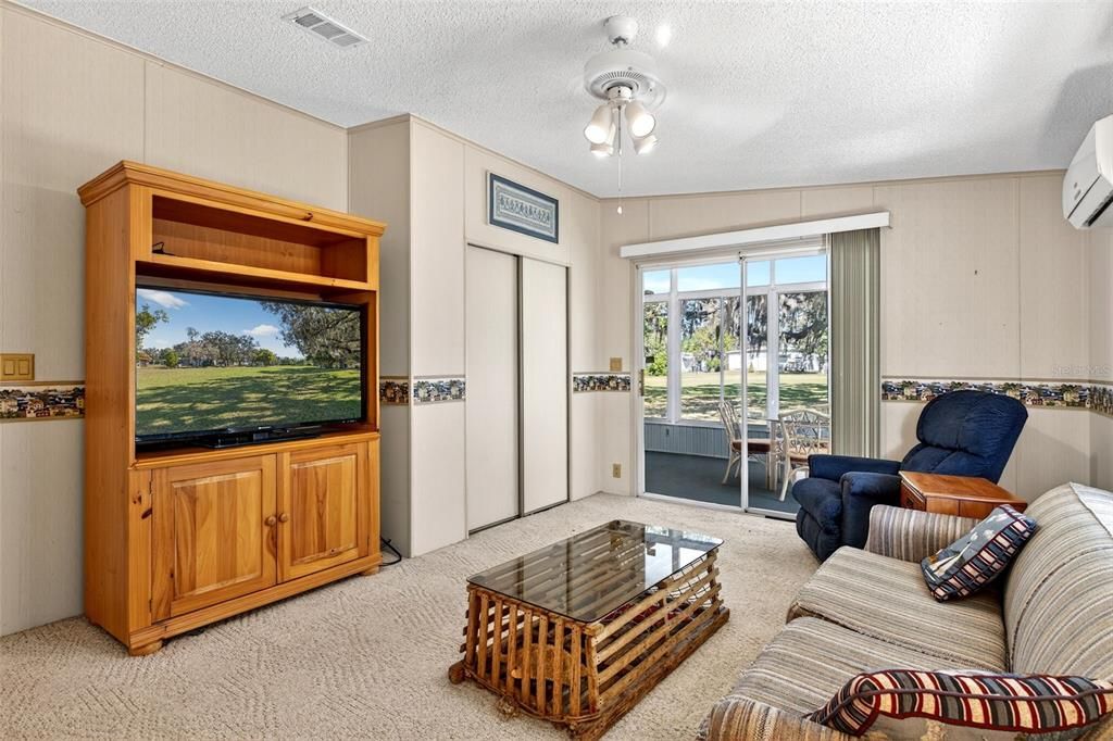 For Sale: $179,900 (3 beds, 2 baths, 1404 Square Feet)