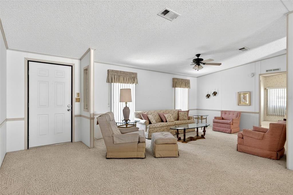 For Sale: $179,900 (3 beds, 2 baths, 1404 Square Feet)