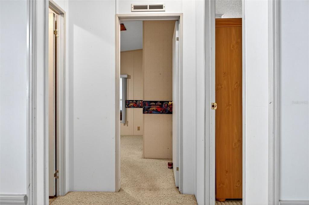 For Sale: $179,900 (3 beds, 2 baths, 1404 Square Feet)