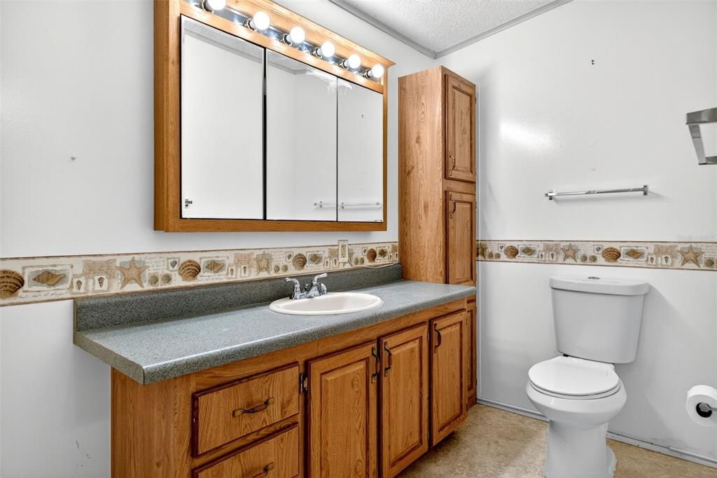 For Sale: $179,900 (3 beds, 2 baths, 1404 Square Feet)