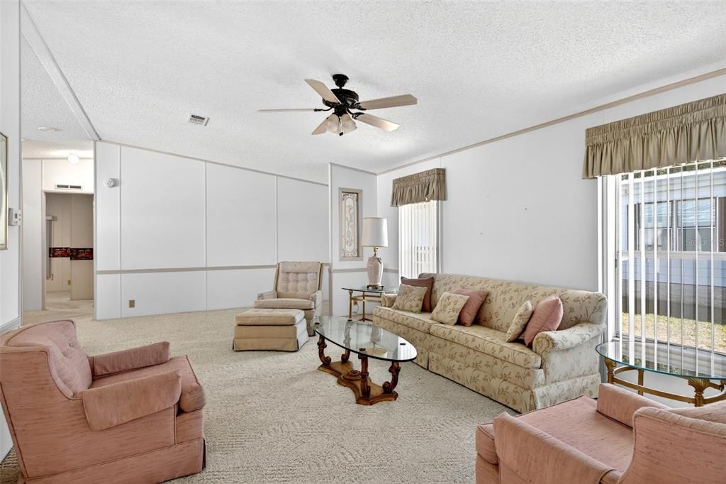 For Sale: $179,900 (3 beds, 2 baths, 1404 Square Feet)