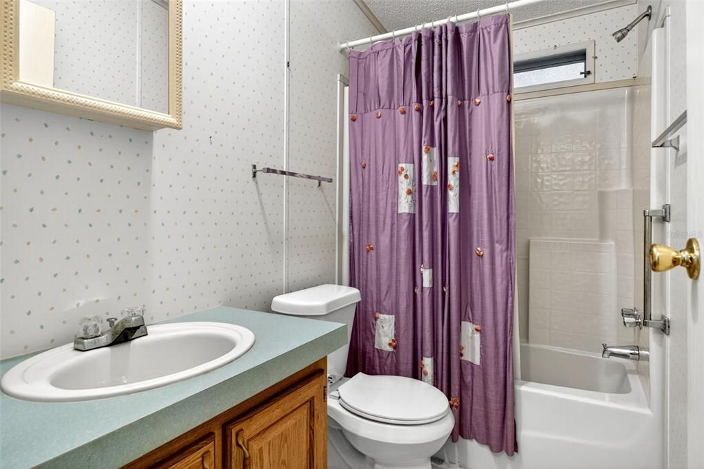 For Sale: $179,900 (3 beds, 2 baths, 1404 Square Feet)