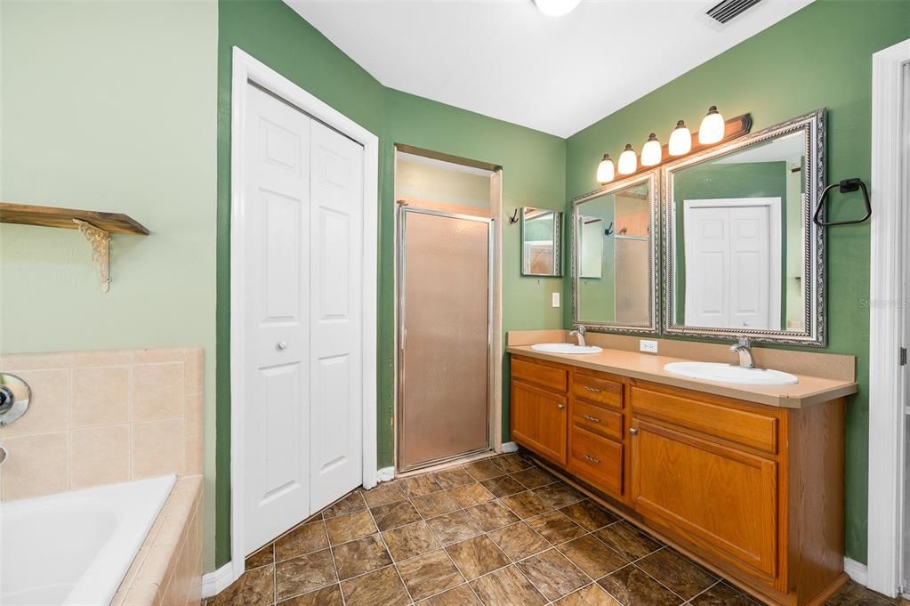 For Sale: $329,000 (3 beds, 2 baths, 1504 Square Feet)