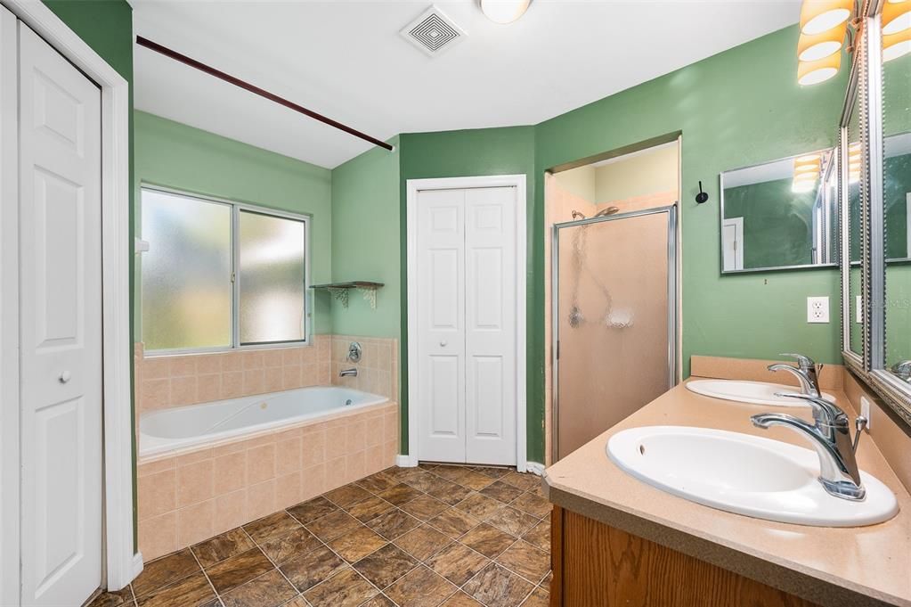 For Sale: $329,000 (3 beds, 2 baths, 1504 Square Feet)