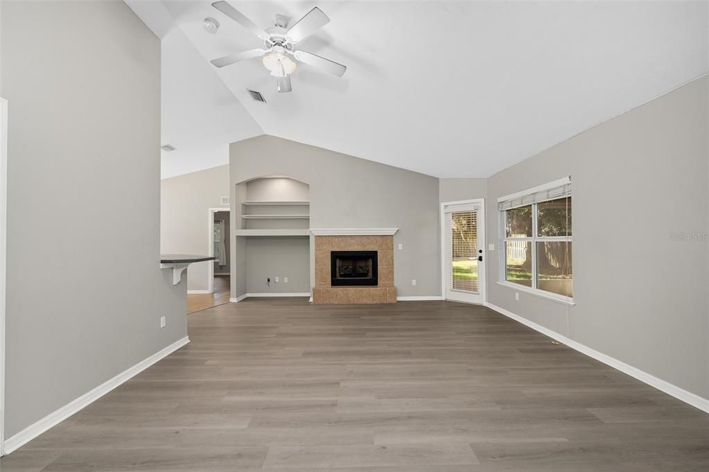 For Sale: $329,000 (3 beds, 2 baths, 1504 Square Feet)