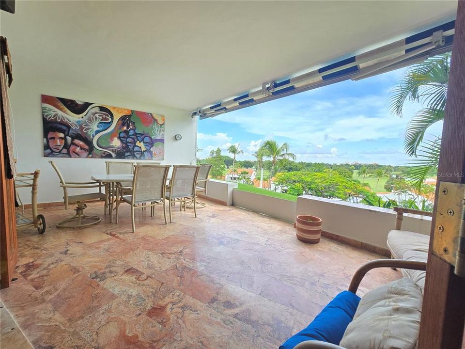 出租: $4,000 (2 贝兹, 3 浴室, 2088 平方英尺)