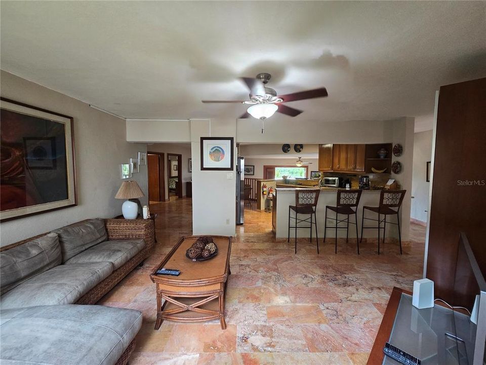 出租: $4,000 (2 贝兹, 3 浴室, 2088 平方英尺)