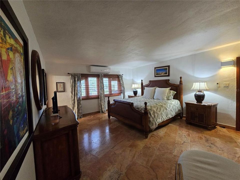 出租: $4,000 (2 贝兹, 3 浴室, 2088 平方英尺)