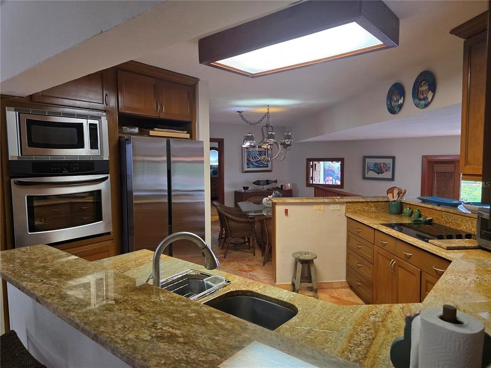 出租: $4,000 (2 贝兹, 3 浴室, 2088 平方英尺)