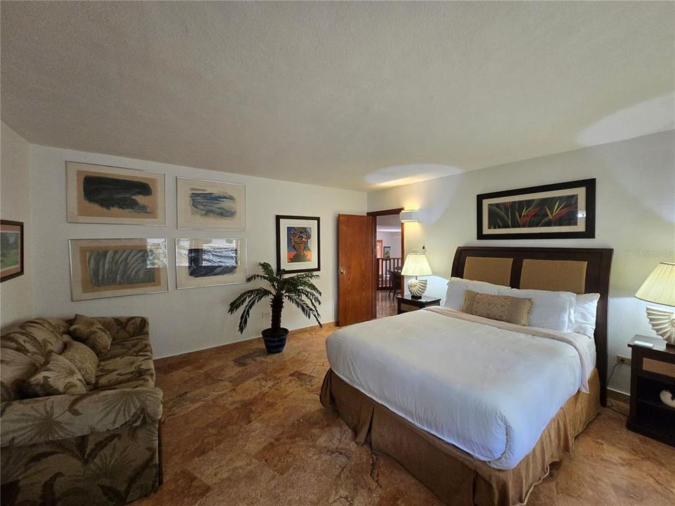 出租: $4,000 (2 贝兹, 3 浴室, 2088 平方英尺)