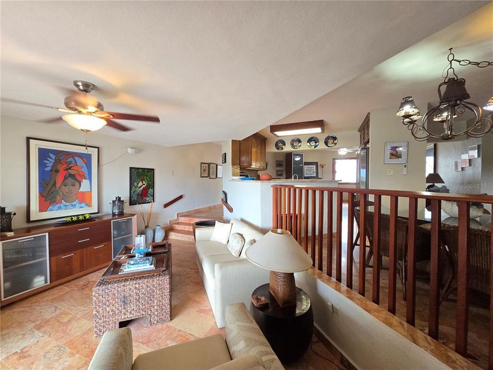 出租: $4,000 (2 贝兹, 3 浴室, 2088 平方英尺)