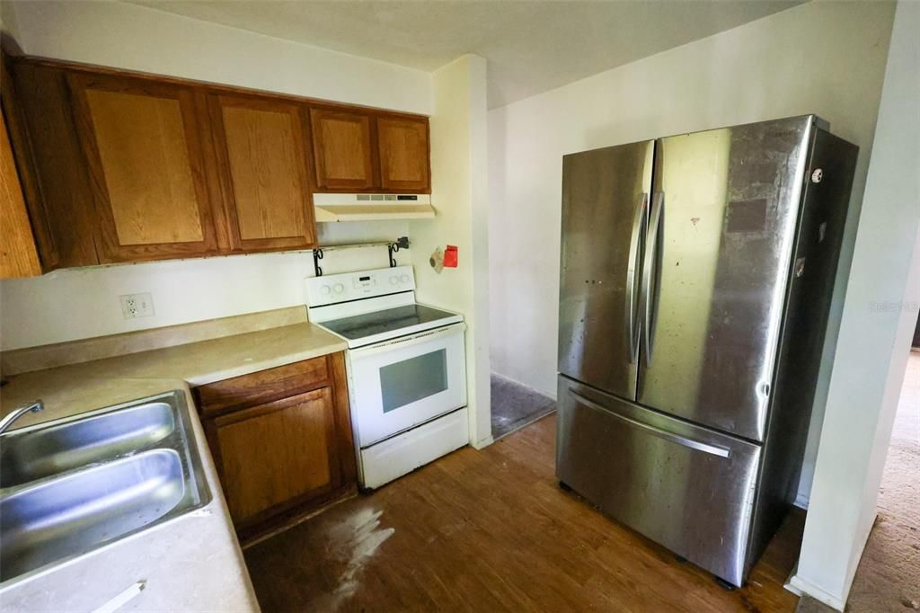 Active With Contract: $270,000 (2 beds, 1 baths, 804 Square Feet)