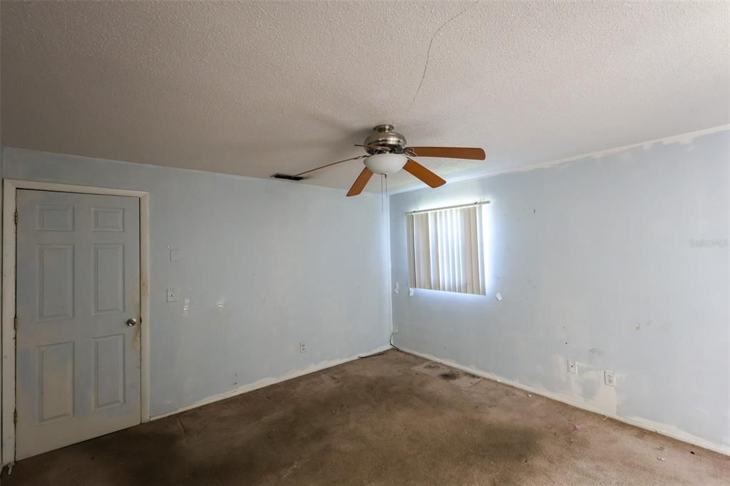 Active With Contract: $270,000 (2 beds, 1 baths, 804 Square Feet)