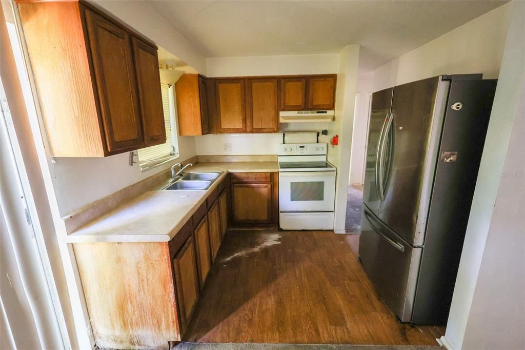 Active With Contract: $270,000 (2 beds, 1 baths, 804 Square Feet)