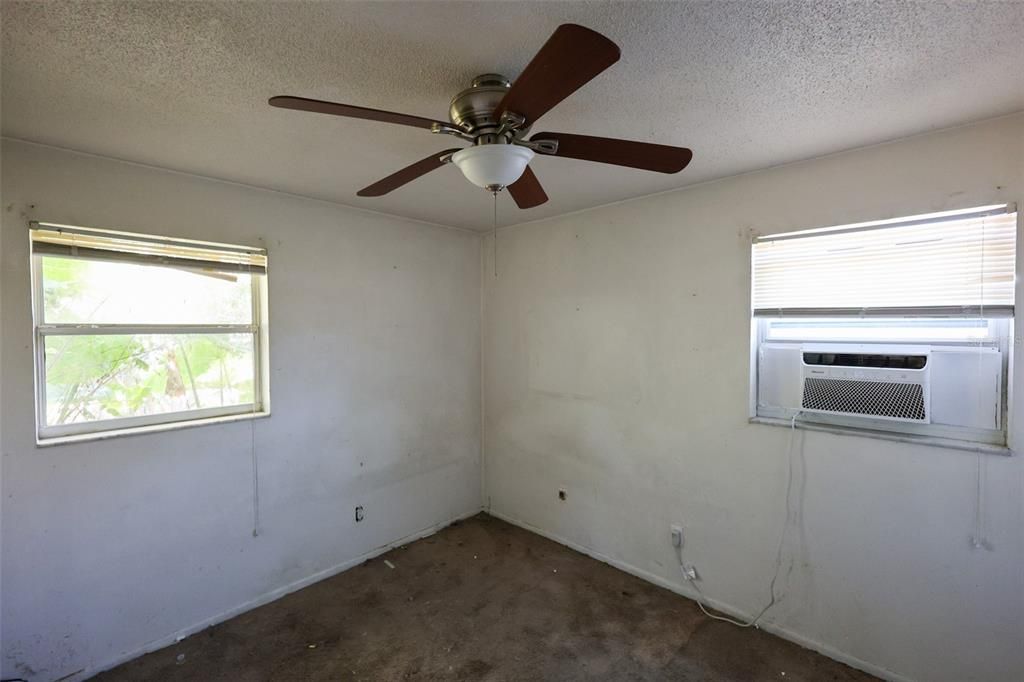 Active With Contract: $270,000 (2 beds, 1 baths, 804 Square Feet)