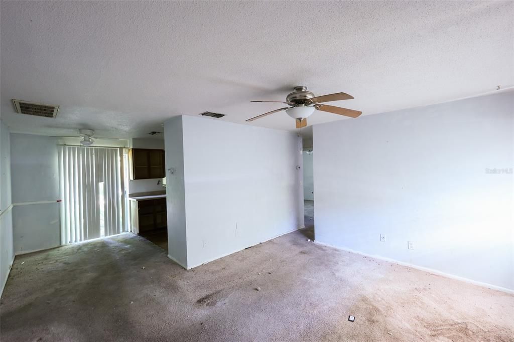 Active With Contract: $270,000 (2 beds, 1 baths, 804 Square Feet)