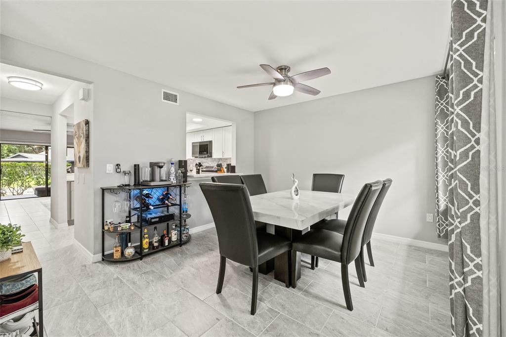 For Sale: $330,000 (2 beds, 2 baths, 1315 Square Feet)