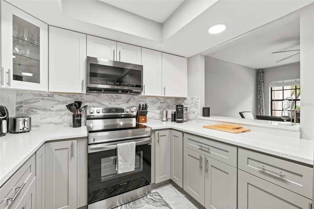 For Sale: $330,000 (2 beds, 2 baths, 1315 Square Feet)