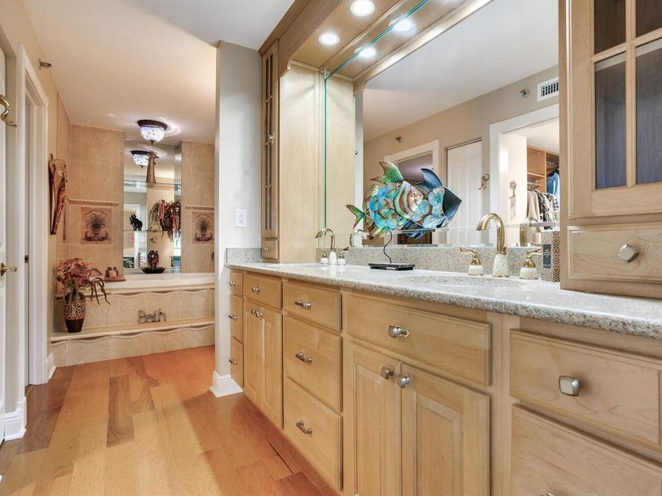 待售: $1,175,000 (2 贝兹, 2 浴室, 1840 平方英尺)